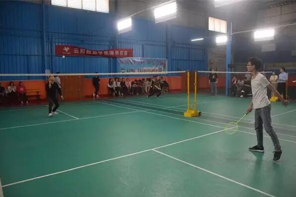 云和数据深圳中心组织学员羽毛球赛